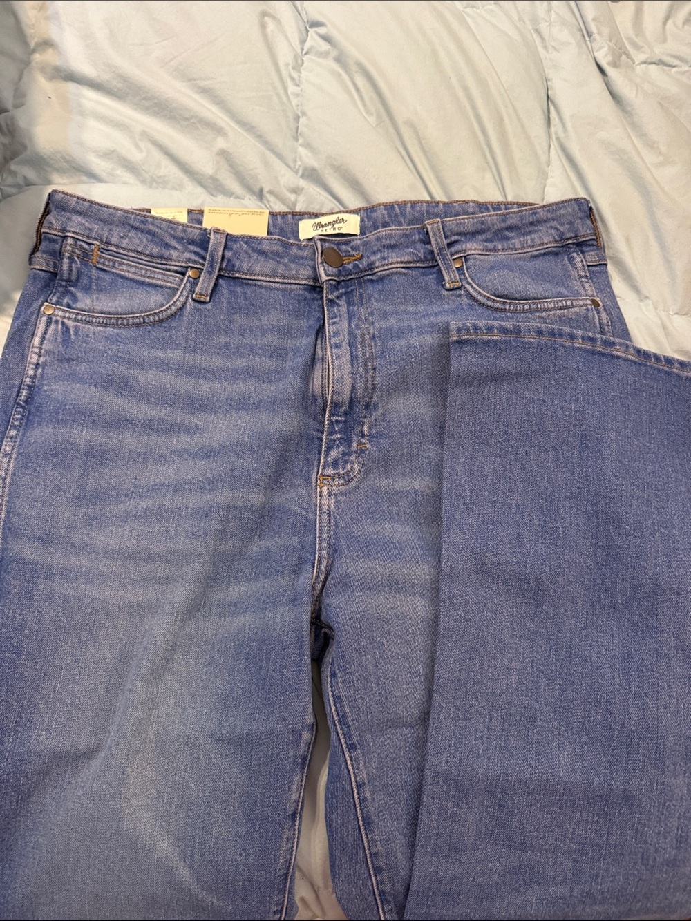 Wrangler Women’s Retro high rise boot cut Jeans in Mid Blue Denim